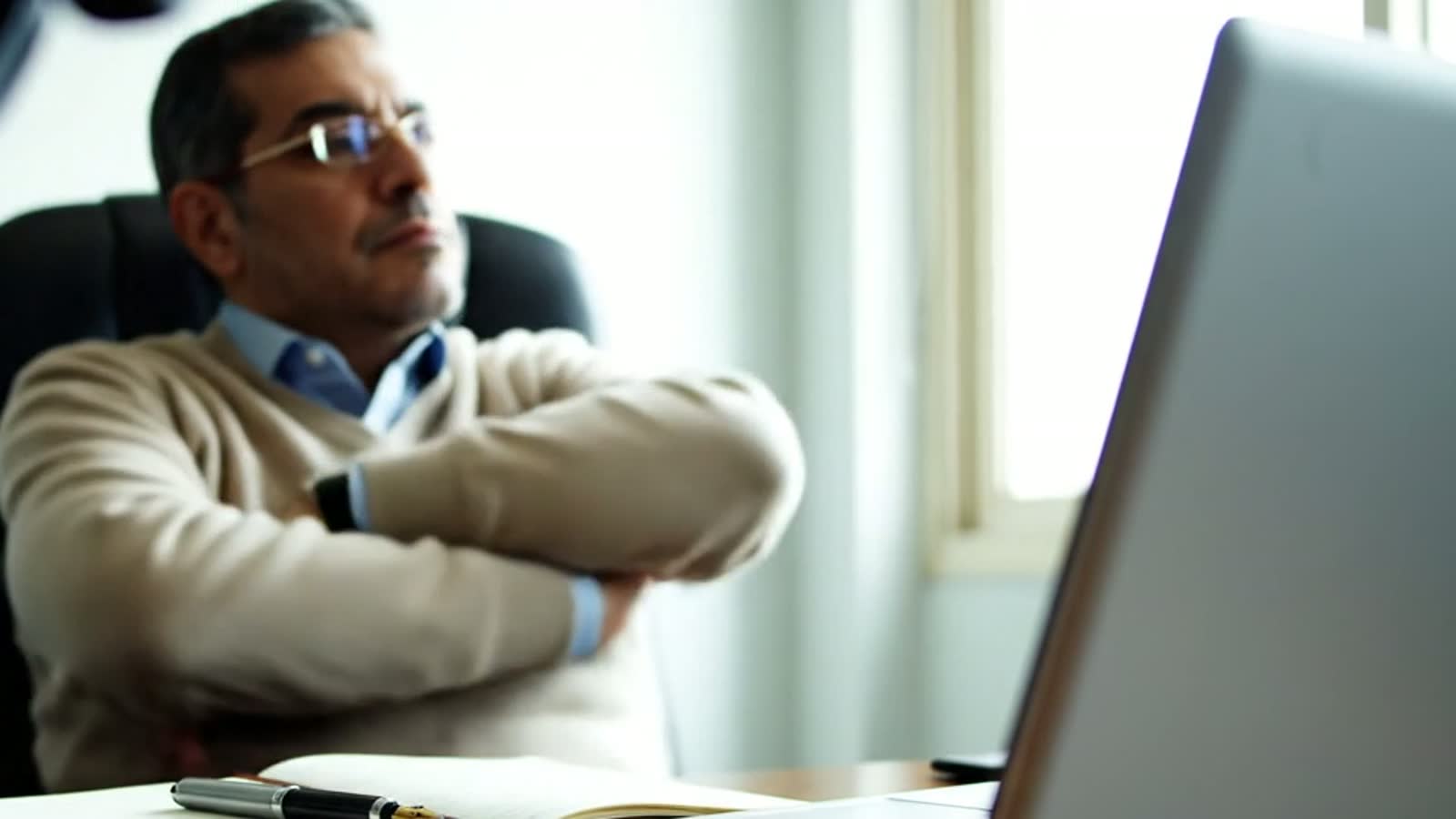 رسم توضيحي لخدمات التسويق الرقمي وتحسين الظهور في البحث